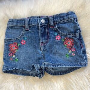 Sonoma Girls Toddler Blue Denim Shorts with Floral Embroidery Sz 2T Pre-Loved